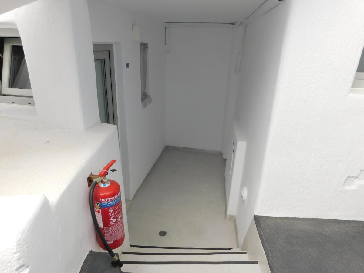 Fira Getaway - Economy Basement Rooms Exterior foto